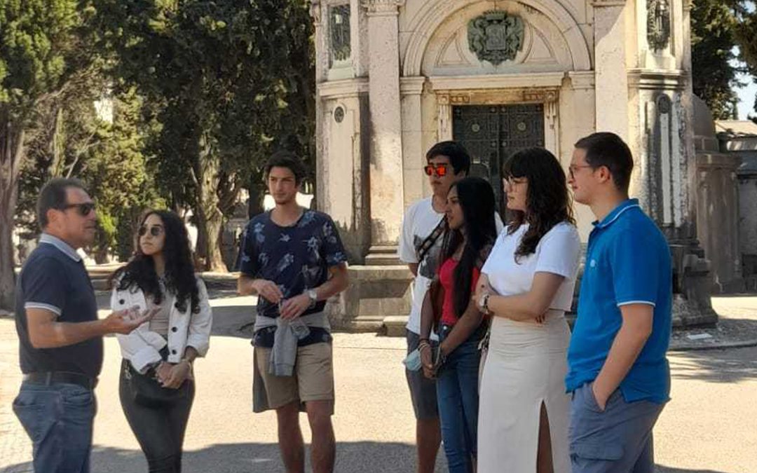 Estudantes da Licenciatura em Gestão do Turismo em Visita Técnica ao Cemitério dos Prazeres