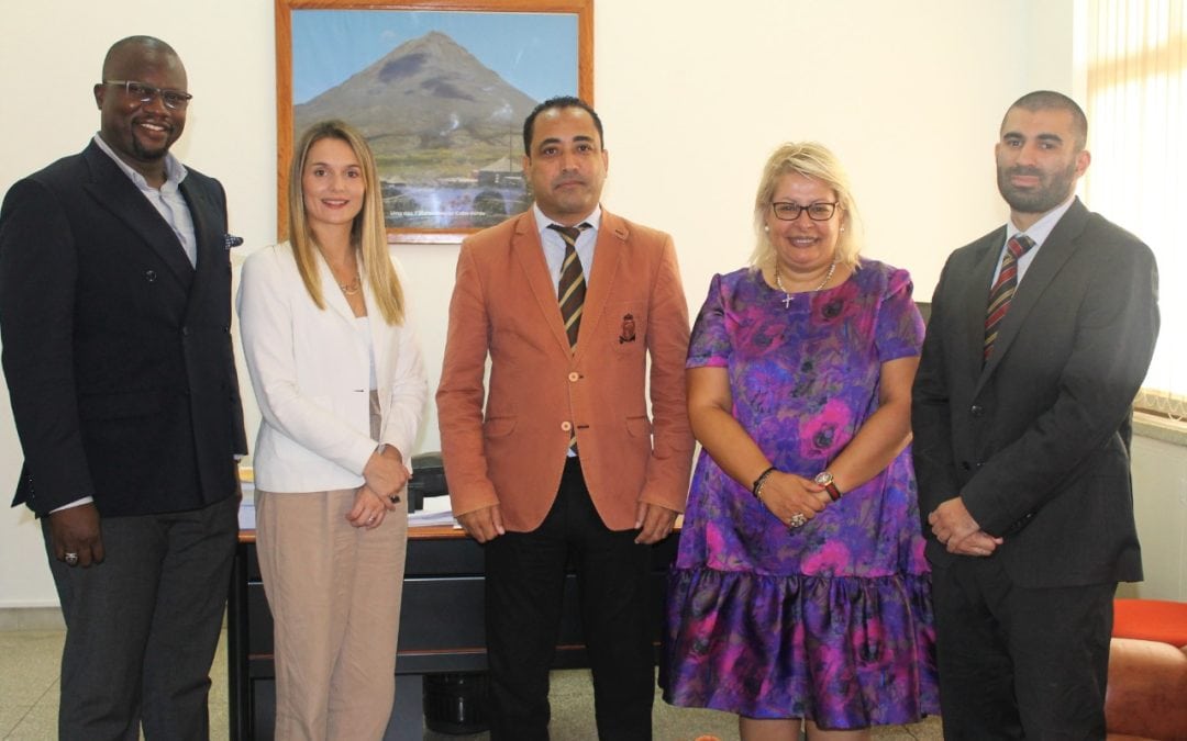 Grupo Ensinus com Secretária de Estado do Ensino Superior e Secretário de Estado Adjunto do Primeiro Ministro de Cabo Verde