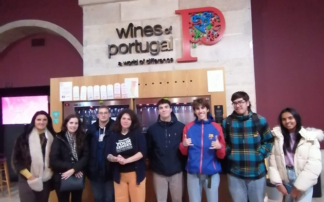 Estudantes 3º ano da Licenciatura em Gestão do Turismo em visita técnica à ViniPortugal