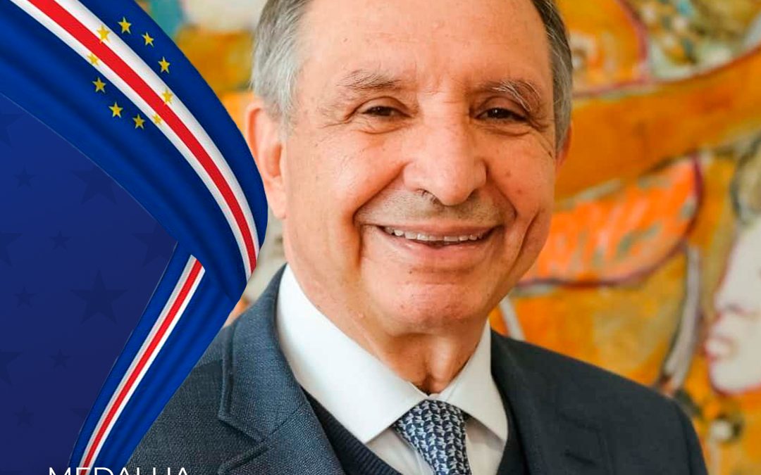 Professor Doutor Manuel de Almeida Damásio condecorado com Medalha de Mérito, 1.ª Classe de Cabo Verde
